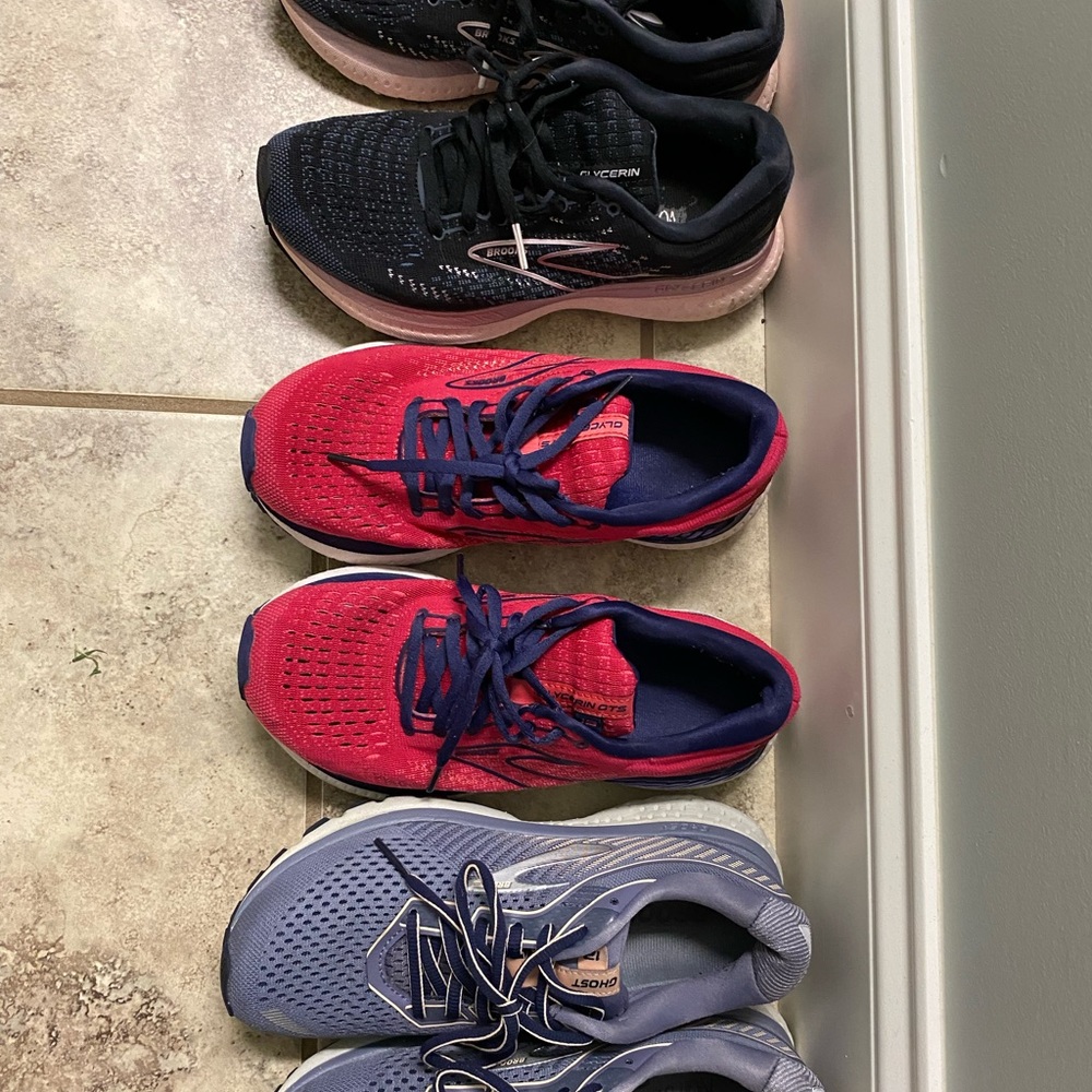 3 pair of brooks tennis shoes